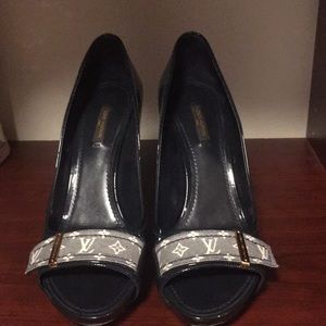 Louis Vuitton navy patent peep toe pumps